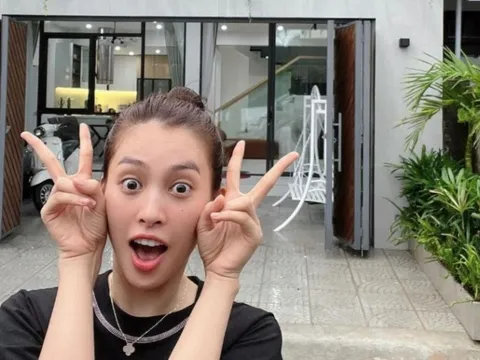 Showbiz 27/9: Hoa hậu Tiểu Vy mua nhà mặt phố cho bố mẹ ở tuổi 23