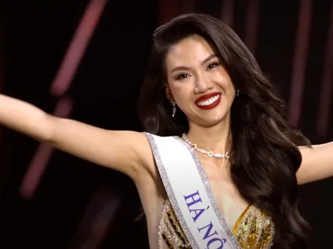 Showbiz 1/10: Hoa hậu Bùi Quỳnh Hoa trải lòng sau đăng quang