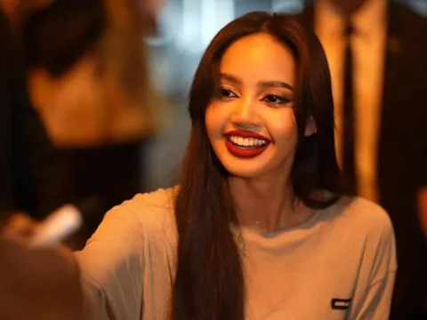 Con gái Châu Tinh Trì bị fan Lisa (BlackPink) tấn công