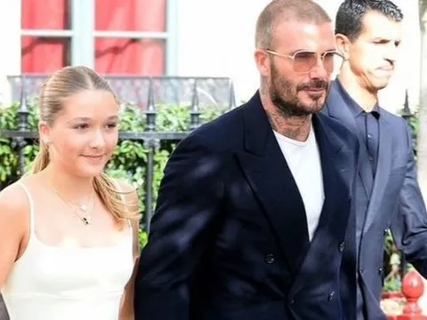 Beckham nắm chặt tay con gái 12 tuổi đi xem show