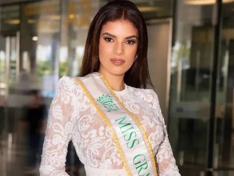 Dàn hoa hậu quốc tế đổ bộ sân bay Nội Bài