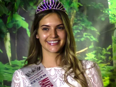 Cuộc thi sắc đẹp đầu tiên yêu cầu thí sinh để mặt mộc