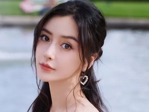 Angelababy bị yêu cầu cấm sóng vì xem đêm diễn thoát y của Lisa (BlackPink)