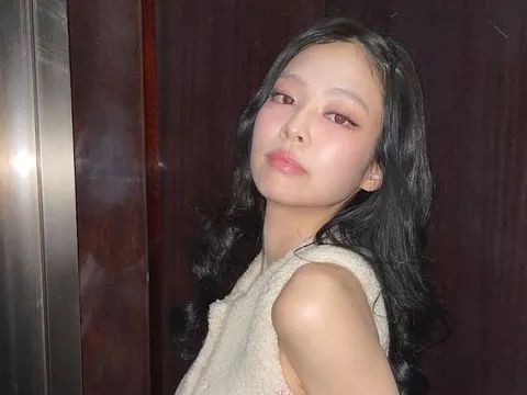 Cư dân mạng chê Jennie (BlackPink) mặc quần quá ngắn
