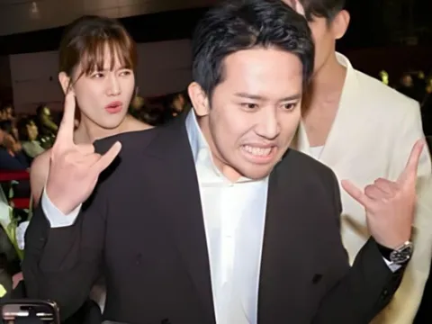 Biểu cảm gây chú ý của Trấn Thành khi nhận giải ở Liên hoan phim Hàn Quốc