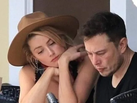 Tỷ phú Elon Musk dọa đốt hãng phim