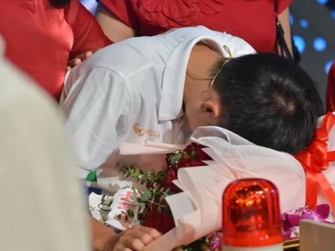 Showbiz 11/10: Thí sinh xin lỗi vì thất bại ở chung kết Đường lên đỉnh Olympia 23