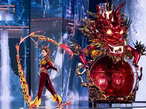 Trang phục dân tộc của Lê Hoàng Phương ở Hoa hậu Hòa bình quá nặng