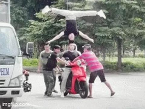 Vụ Quốc Cơ - Quốc Nghiệp chồng đầu chạy xe máy: Gỡ video quảng cáo