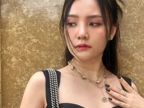 Quán quân Vietnam Idol lộ diện ở Ca sĩ mặt nạ khiến Trấn Thành bật khóc