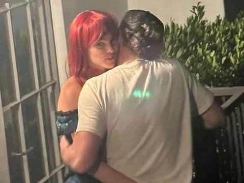 Bức ảnh nhạy cảm của Leonardo DiCaprio và bạn gái kém 24 tuổi