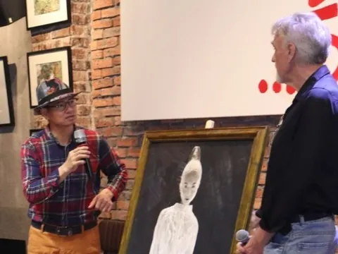 NSƯT Xuân Bắc livestream bán tranh