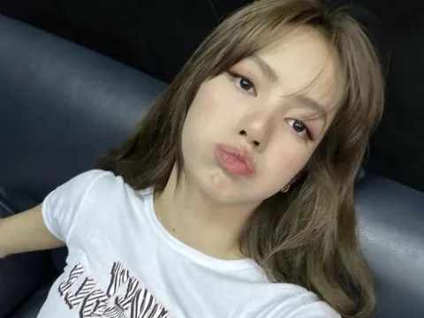 Hậu quả nghiêm trọng mà Lisa (BlackPink) khó lường sau khi diễn thoát y