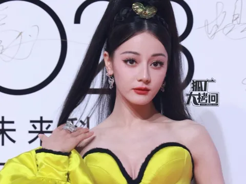 Địch Lệ Nhiệt Ba thất bại khi bắt chước Phạm Băng Băng, bị chê già sến