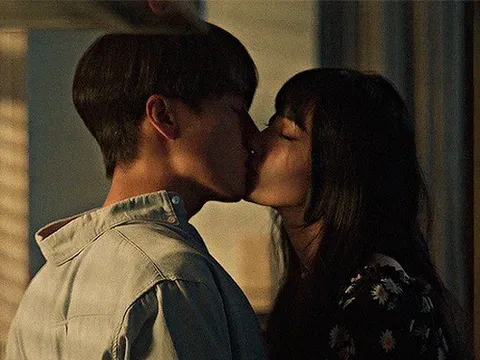 Ngoài nụ hôn nóng bỏng, vì sao Suzy gây sốt?