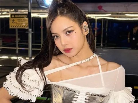 Lisa bị khán giả Hàn Quốc yêu cầu rời khỏi BlackPink, Jennie vạ lây