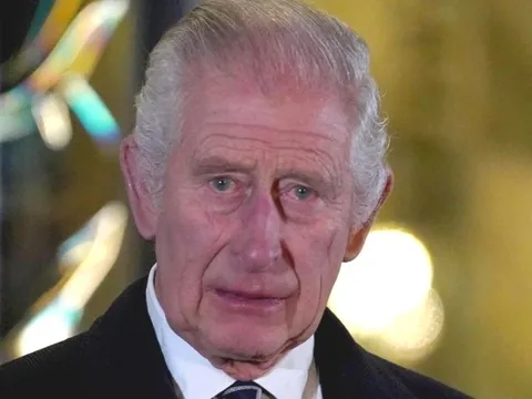Vua Charles khóc tưởng nhớ Nữ hoàng Elizabeth II