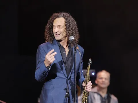 Huyền thoại Kenny G mê phở gà, nói chuyện bằng tiếng Việt