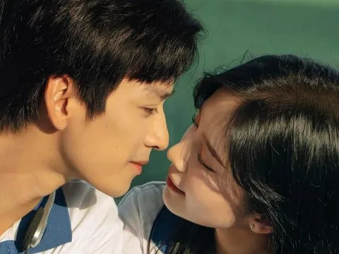 Showbiz 14/11: Ảnh tình tứ của Trần Nghĩa và Hoàng Huyền