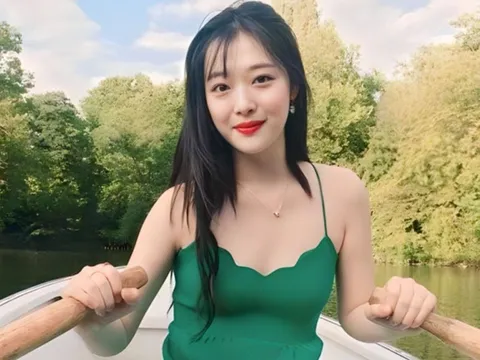 Sulli bật khóc trước khi qua đời: 'Mọi người không coi tôi là con người'