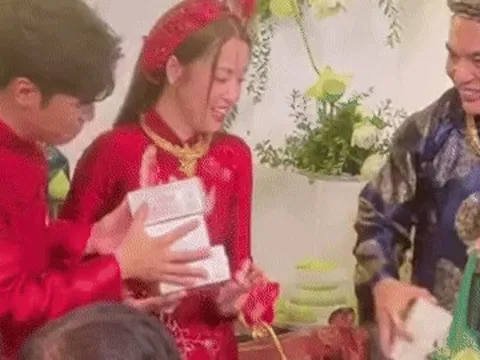 CLIP: Màn mừng tiền cưới gây sốt ở đám cưới Puka - Gin Tuấn Kiệt