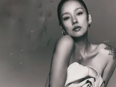 Nữ hoàng gợi cảm Lee Hyori chụp ảnh bán nude ở tuổi 44