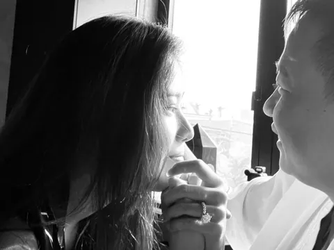 Showbiz 17/11: Nam Em công khai bạn trai