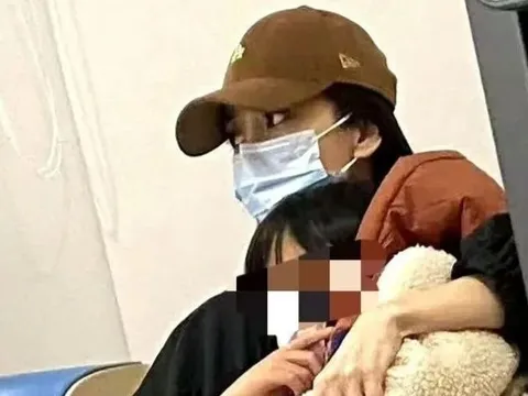 Angelababy xuất hiện hốc hác giữa lúc bị cấm sóng ngầm