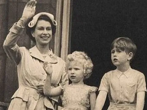 Hình ảnh chưa công bố về Nữ hoàng Elizabeth