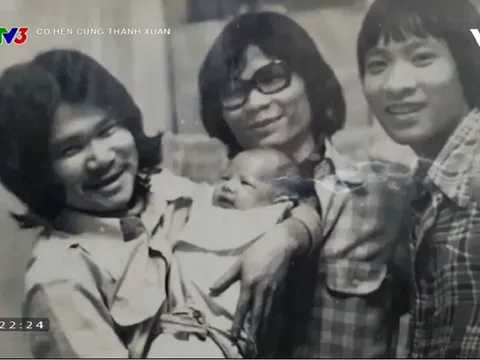 MC Lại Văn Sâm thời mặc quần loe, để tóc dài