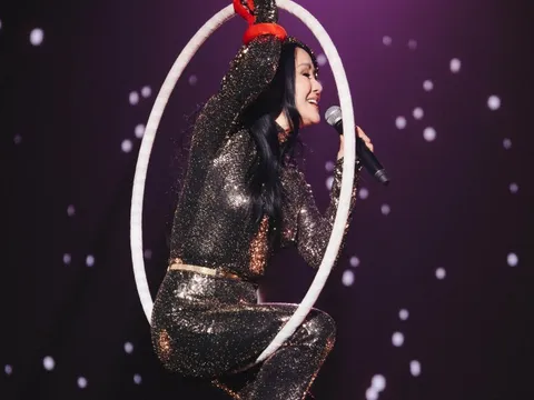 Hồng Nhung nhập viện vì quyết định liều lĩnh ở tuổi 53