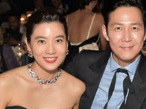 Bức ảnh Lee Jung Jae chụp cùng Bộ trưởng Bộ Tư pháp Hàn Quốc giúp cổ phiếu công ty bạn gái tăng vọt