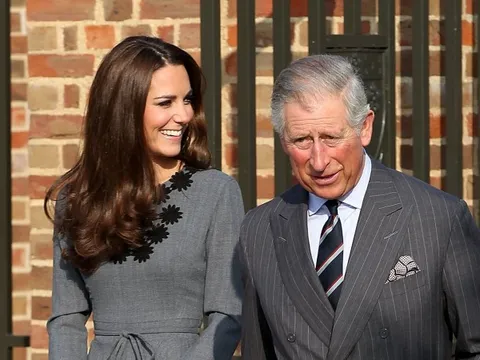 Hoàng gia Anh rơi vào khủng hoảng