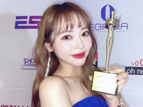 Khán giả phẫn nộ vì nữ diễn viên phim 18+ được vinh danh