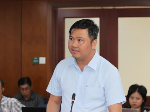 Đêm nhạc của nhóm Westlife tại Việt Nam quảng cáo tiền ảo, cá độ