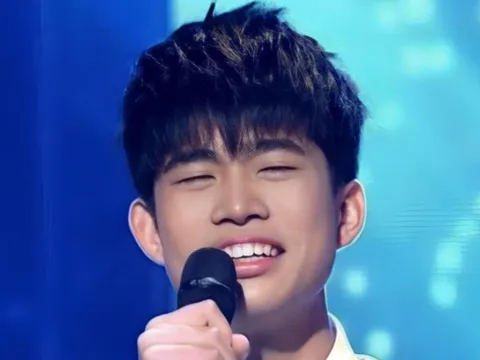 Ca sĩ 20 tuổi đột tử trong nhà vệ sinh