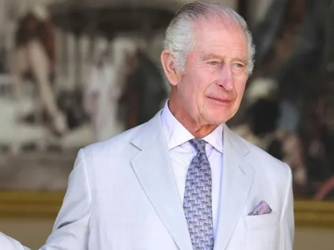 Vua Charles giữa lúc Hoàng gia Anh dậy sóng