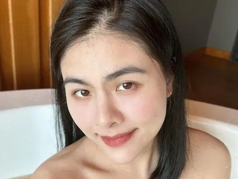 Showbiz 1/12: Diễn viên Vân Trang quảng cáo lố