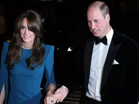 Phản ứng của William và Kate trước khủng hoảng của Hoàng gia Anh