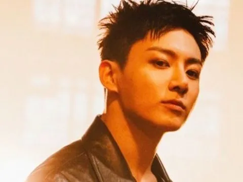 Jungkook (BTS) cạo đầu nhập ngũ