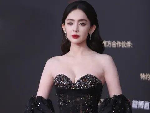 Cuộc so kè váy áo, nhan sắc trên thảm đỏ của sao nữ