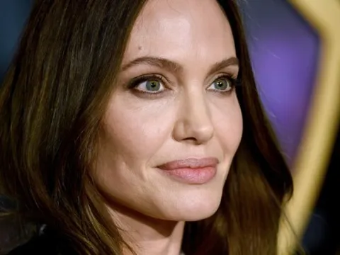 Angelina Jolie: 'Tôi mất khả năng sống sau ly hôn Brad Pitt'