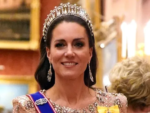 Chiếc váy báo thù của Công nương Kate