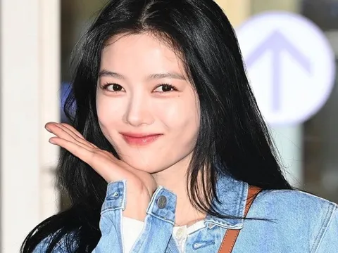 'Em gái quốc dân' Kim Yoo Jung có mặt tại Nha Trang