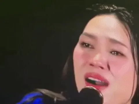 Mỹ Tâm nhảy sexy, bật khóc trước 4.000 khán giả