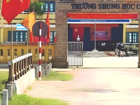 Nữ giáo viên phải giải trình, mất chức tổ trưởng sau tố cáo của phụ huynh