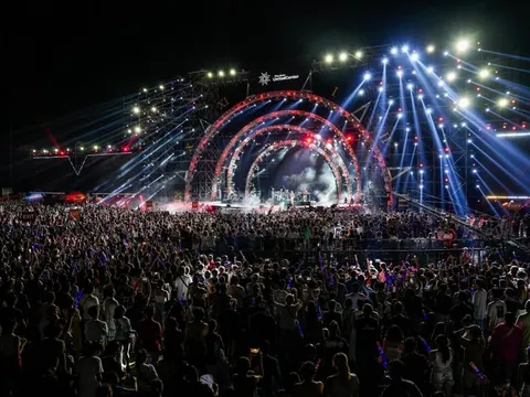 Loạt songlist “cực cháy” của Maroon 5 trên sân khấu 8wonder Winter Festival tại Phú Quốc