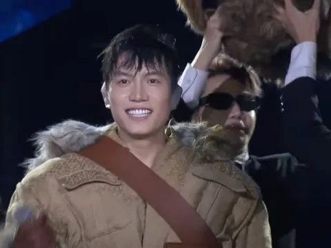 Voi Bản Đôn trở thành quán quân Ca sĩ mặt nạ, Cú Tây Bắc là danh ca Hương Lan