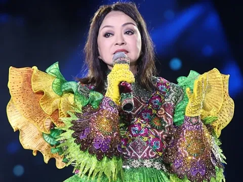 Cú Tây Bắc - danh ca Hương Lan - giã từ sân khấu