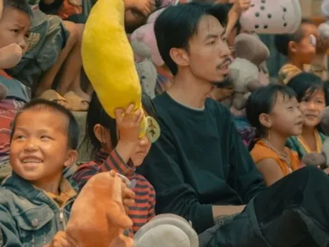 Người đẹp Lê Thanh Tú: 'Tôi không bất ngờ khi Đen Vâu được đề cử giải thưởng Gương mặt trẻ Việt Nam tiêu biểu’